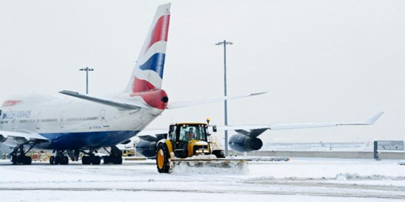 بسبب الثلوج: إلغاء رحلات جوية وبالقطارات في بريطانيا